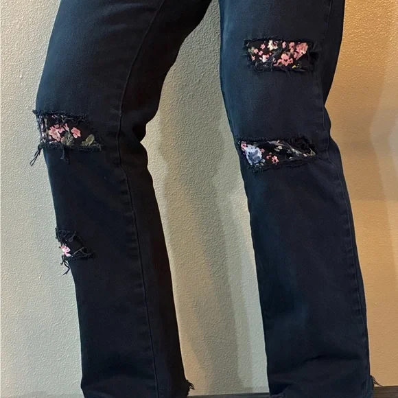Calvin Klein Jeans Black Floral Distressed, Size 6 - Picture 2 of 6